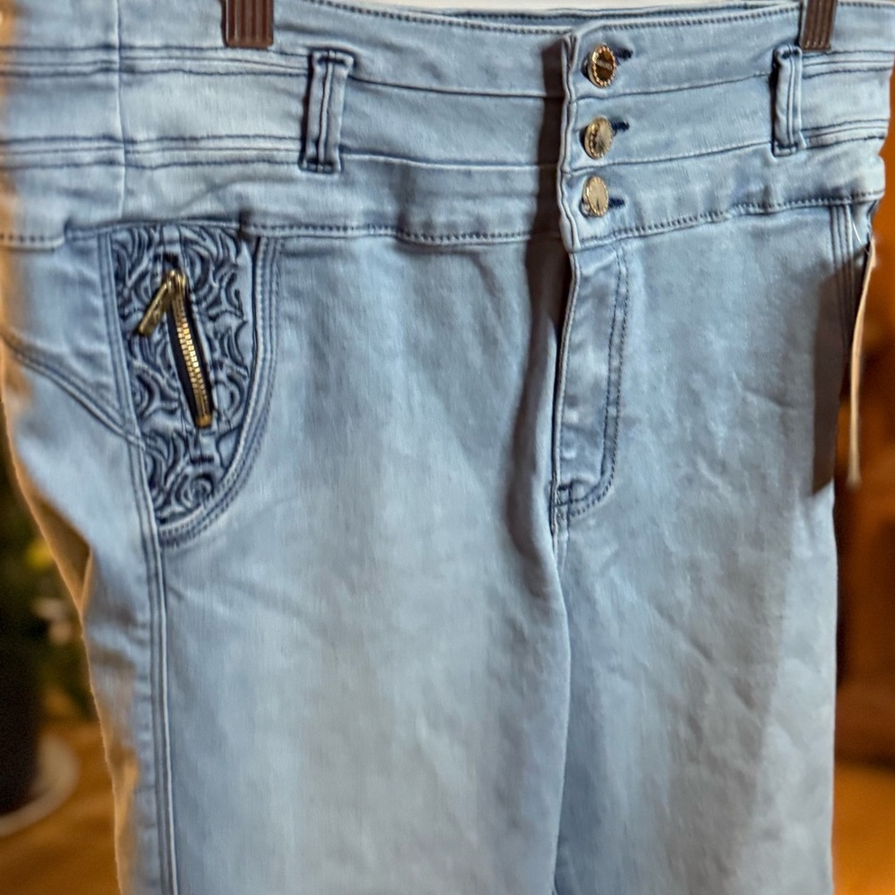 NWT Juniors Aranza Light Blue Skinny Jeans - Picture 2 of 7